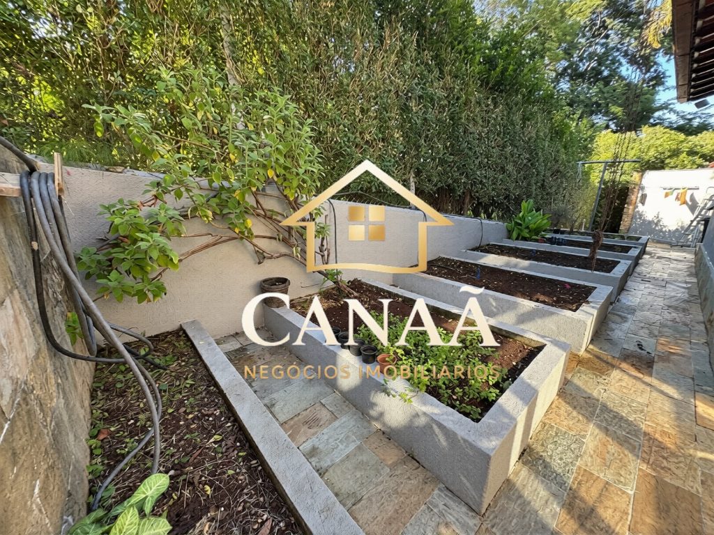 CASA CONDOMINIO AMENDOEIRAS