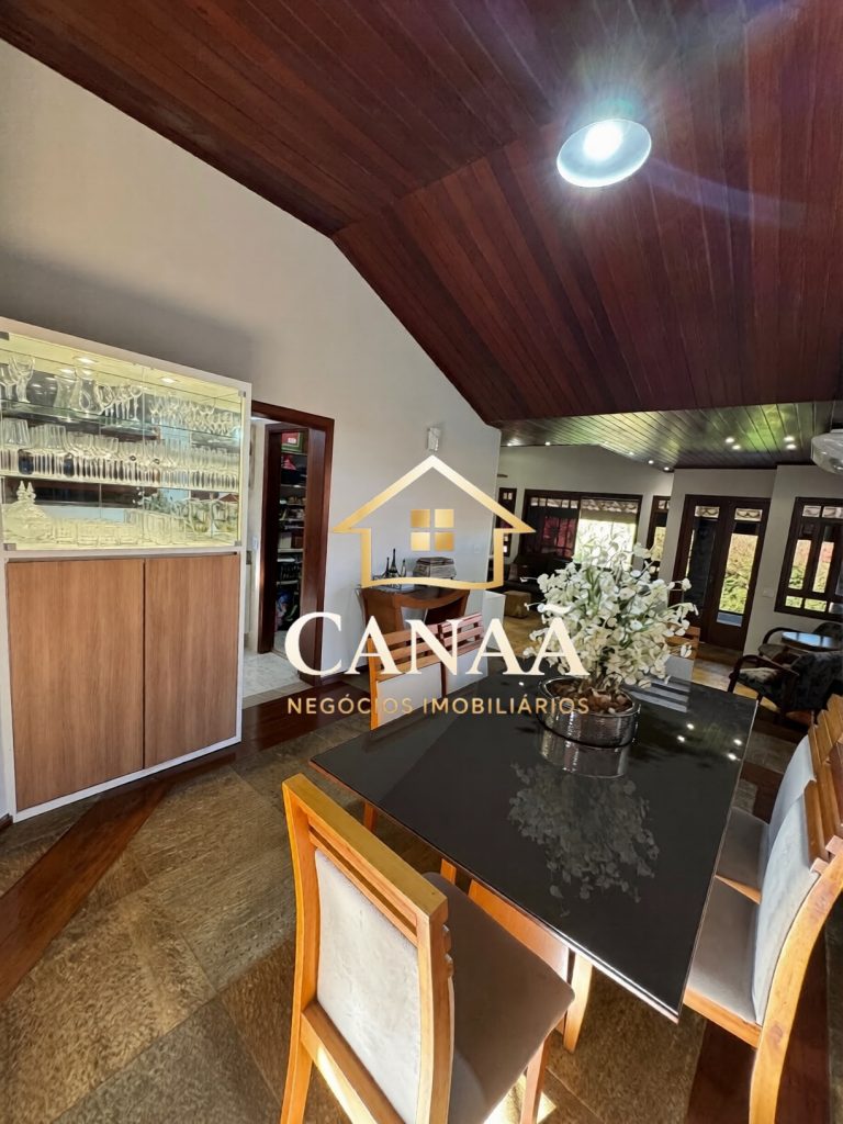 CASA CONDOMINIO AMENDOEIRAS