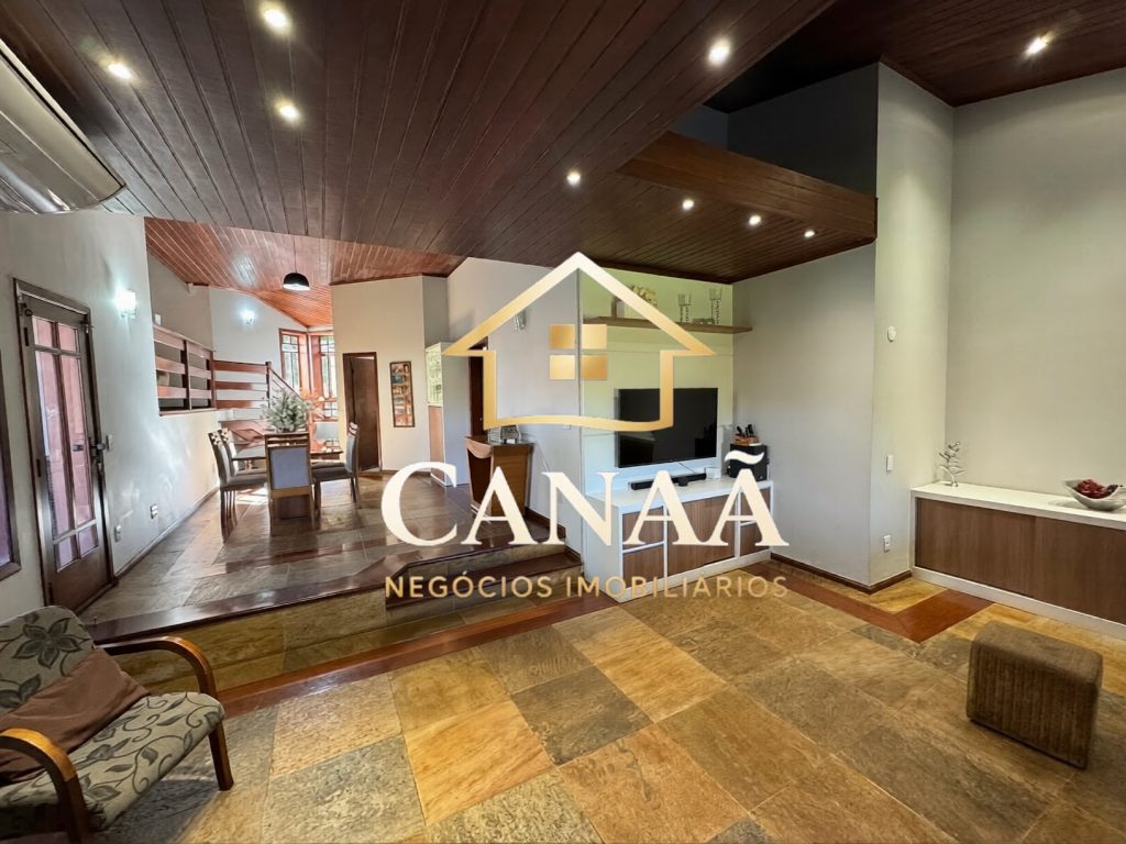 CASA CONDOMINIO AMENDOEIRAS