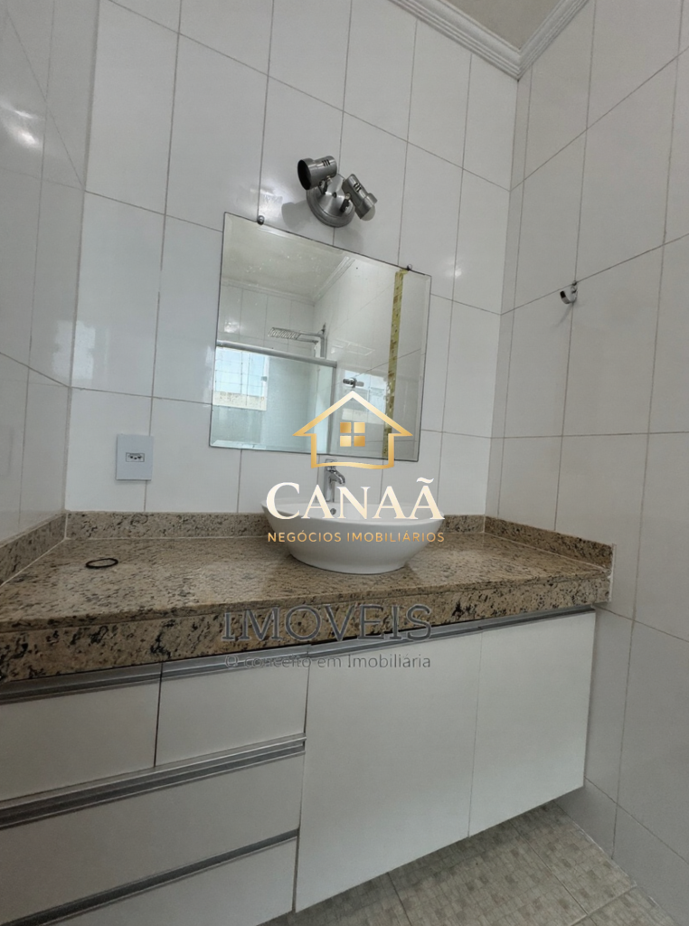 CASA BAIRRO LUNDCEIA